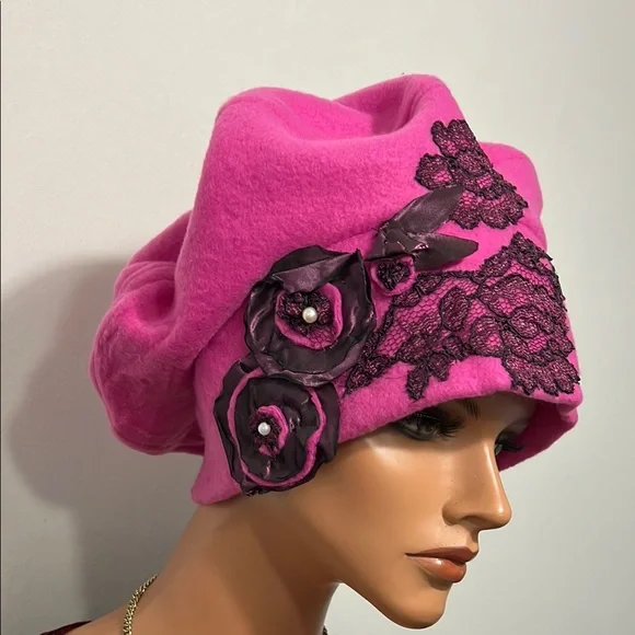 Stylish Fuchsia Beret with Black Lace Accent Stylish Fuchsia Beret with Black Lace Accent main image 2